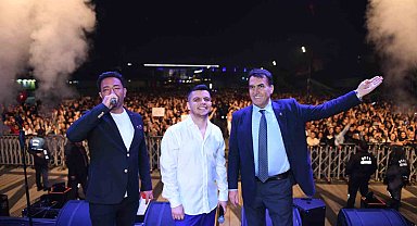 Osmangazi Meydanı'nda coşku sürüyor