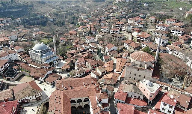 Osmanlı kentinin asırlık camileri