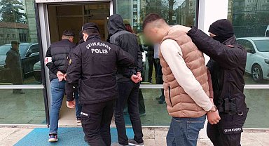 Otel odasında uyuşturucuyla yakalanan 4 kişi adliyeye sevk edildi