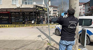 Oto galeride dehşet: Kurşun anne ve 2 çocuğun oturduğu salona isabet etti