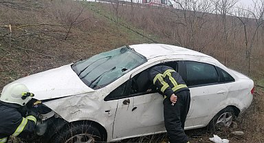 Otobanda kontrolden çıkan otomobil yeşil alana uçtu: 1 yaralı