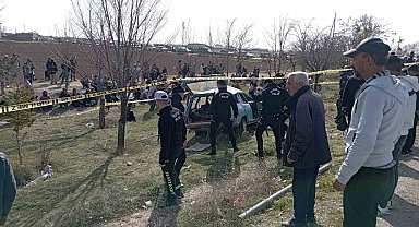 Otobüs durağında bekleyenlere otomobil çarptı: 3 ölü, 6 yaralı
