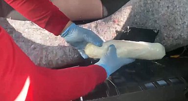 Otomobilin yakıt tankından 17 kilo eroin çıktı
