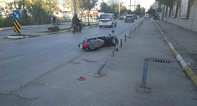 Otomobille çarpışan motosiklet sürücüsü yaralandı