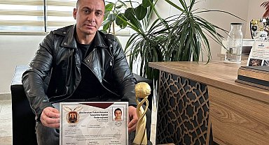 Ozan Ertürk'e Altın İnci Ödülü