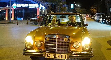 Pamukkale Adayı Pekdemir klasik otomobiliyle şehir turu attı