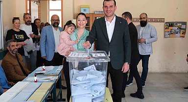 Pehlivan, oy kullanmaya Ailece geldi