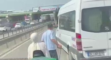 Pendik'te minibüs sürücülerinin bıçaklı tartışması kamerada