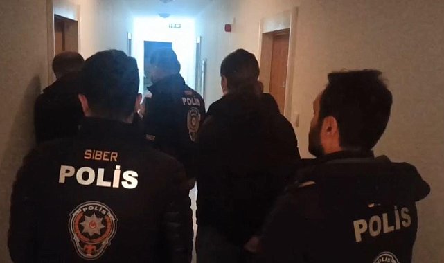 Polis ekiplerinden 1 yıl boyunca kadın kılığına girerek kaçmış