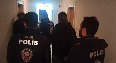 Polis ekiplerinden 1 yıl boyunca kadın kılığına girerek kaçmış