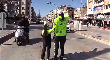 Polis olma hayali kuran minik Ada'ya büyük sürpriz