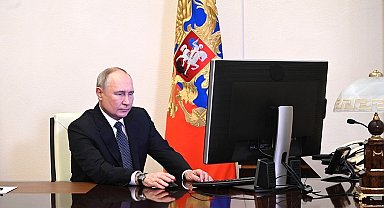 Putin, devlet başkanlığı seçiminde oyunu uzaktan kullandı
