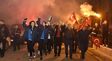 "Bizim Kızlar" coşkulu sevinç gösterileriyle karşılandı