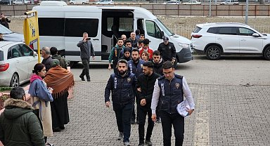 "Filmlere yorum yaparak para kazanabilirsiniz" diyerek 6 milyon TL dolandırdılar