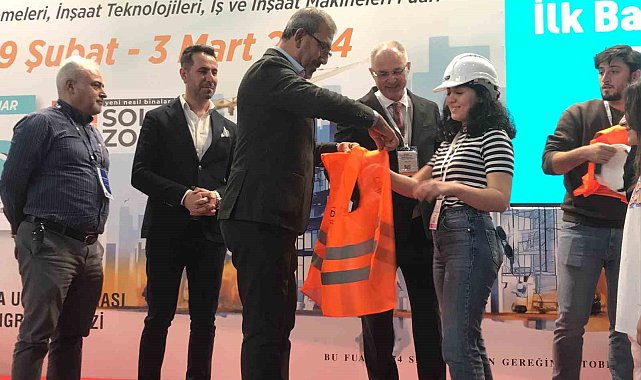 "İlk Baretim-İlk Yeleğim" projesinde öğrencilere yelek ve baretler teslim edildi
