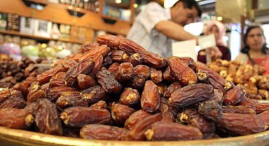 Ramazan ayının vazgeçilmezi hurma tezgâhlarda