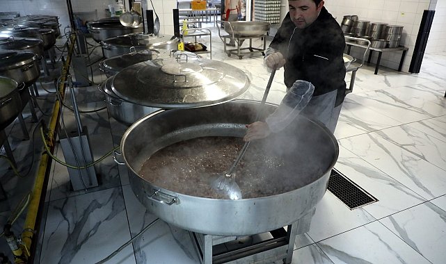 Ramazan bereketi ihtiyaç sahiplerinin sofralarına taşınıyor