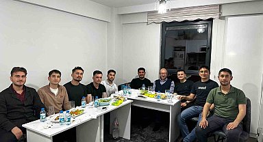 Rektör Erdal öğrenci evinde iftara katıldı