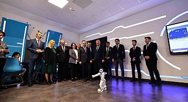 Robot Cezeri'den zeybek şov