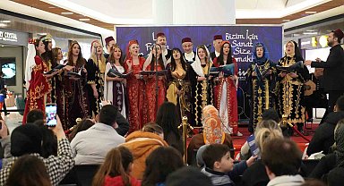 Sağlık çalışanlarından oluşan korodan 'Tıp Bayramı'na özel konser