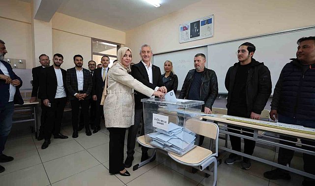 Şahinbey Belediye Başkan adayı Tahmazoğlu, oyunu kullandı