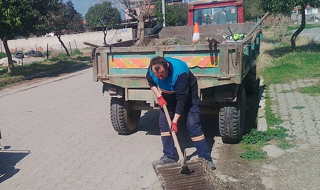Salihli'de su taşkınlarına karşı ızgara temizliği