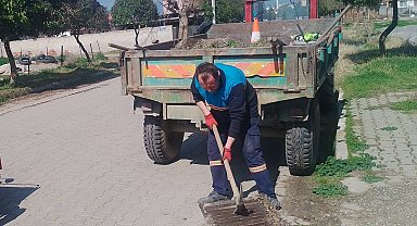 Salihli'de su taşkınlarına karşı ızgara temizliği