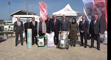 Samsun'da çiftçilere tohum ve süt sağım makinesi dağıtıldı