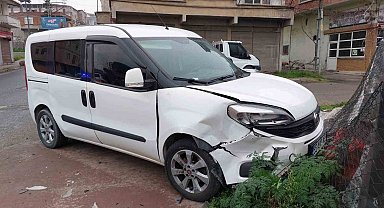 Samsun'da hafif ticari araç ile otomobil çarpıştı: 1 yaralı