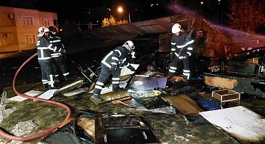 Samsun'da ikinci el eşya deposunda yangın: Zarar 200 bin lira