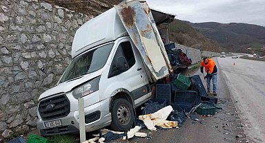 Samsun'da tır, arıza yapan kamyoneti biçti: 1 yaralı