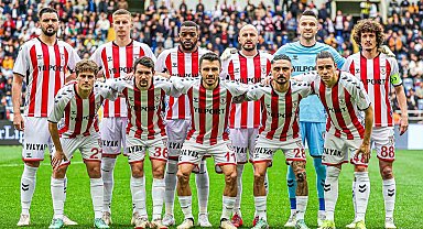 Samsunspor, iç sahada başka deplasmanda başka