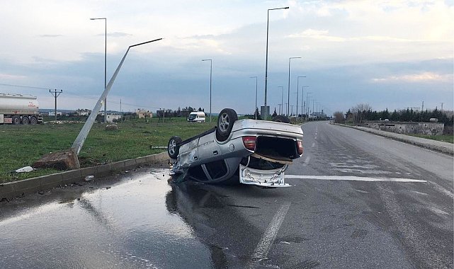 Sanayi kavşağında çarpışan iki araçtan biri takla attı: 2 yaralı