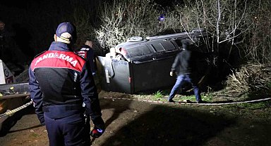 Şarampole devrilen hafif ticari aracın sürücüsü hayatını kaybetti