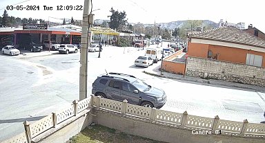 Seçim çalışması yaparken üzerine ağaç devrilen Saadet Partisi adayının bacağı kırıldı