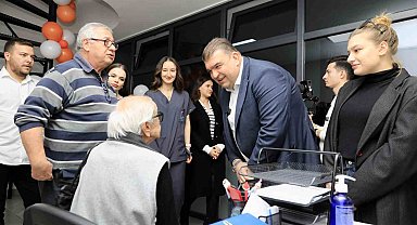 Seferihisar'da emeklilerin hesabına 2 bin TL yatırıldı