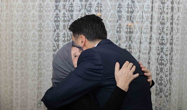 Şehit ailesini yalnız bırakmıyor