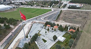 Şehitlik caddesi bayraklarla donatıldı