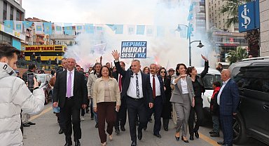 Sesli binlerce kişiye seslendi: "Seçimi alıyoruz"