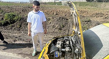 Seyir halinde yanan otomobili itfaiye söndürdü