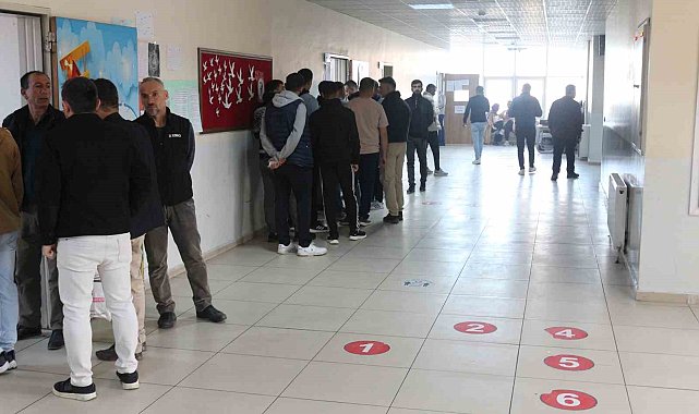 Siirt'te oy verme işlemi başladı