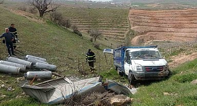 Siirt'te tüp kamyoneti devrildi, facianın eşiğinden dönüldü: 2 yaralı