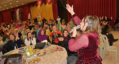 Sındırgılı kadınlar Yörük kızıyla coştu