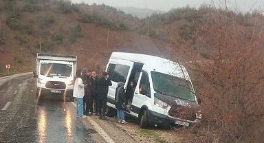 Şırnak-Siirt kara yolunda yoldan çıkan minibüste 1 kişi yaralandı