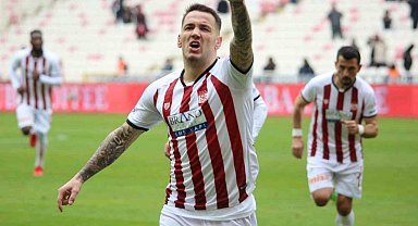 Sivassporlu Rey Manaj gol sayısını 19'a yükseltti