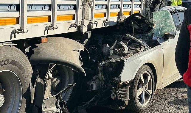 Siverek'te park halindeki tıra otomobil çarptı: 1 ölü