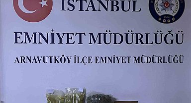 Sokak satıcısının üzerinden 2 kilo 568 gram uyuşturucu madde çıktı