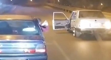 Sosyal medya uğruna hem kendini, hem de trafiği tehlikeye düşürdü