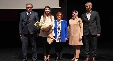 Söyleşi için salonlar doldu taştı