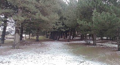 Spil'e yağan dolu kar manzarası oluşturdu